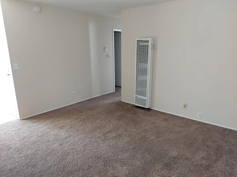 3227 Williamsburg Dr #4 — Photo 4