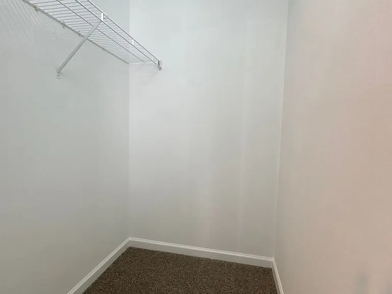910 Applegrove Cir — Photo 14