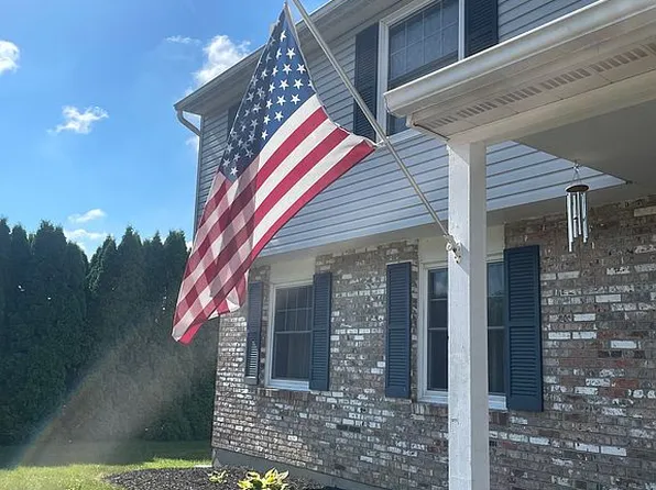 1803 Carlyle Dr, Piqua, OH 45356