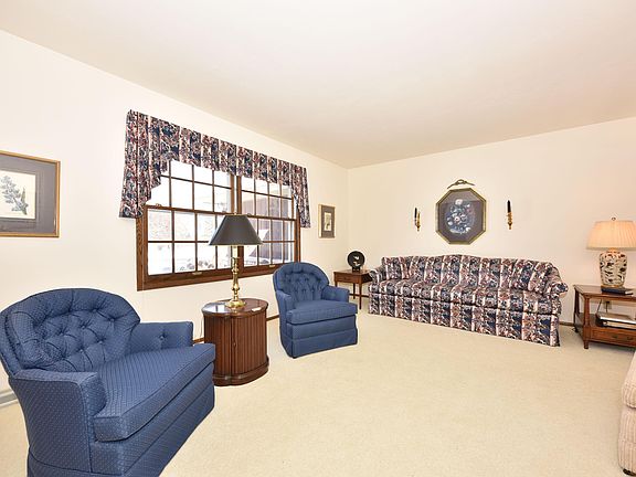 2nd image of 10431 Flagstone Dr