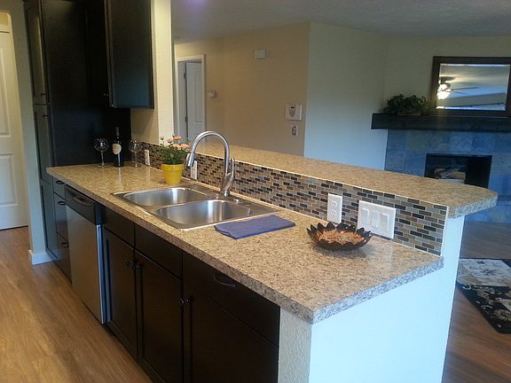 Kitchen with Breakfast Bar