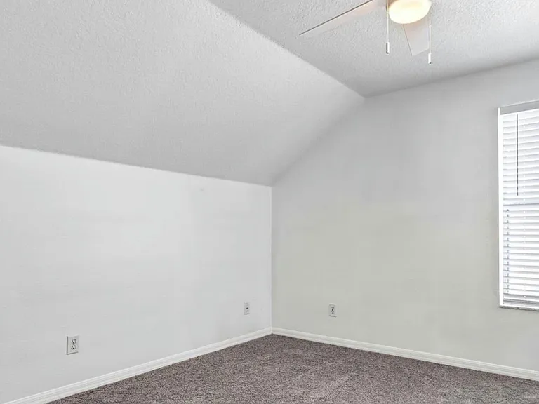 16013 Stags Leap Dr — Photo 23