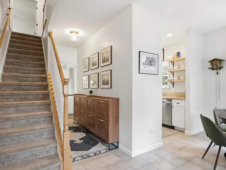 4 Marion Ave #4 — Photo 4