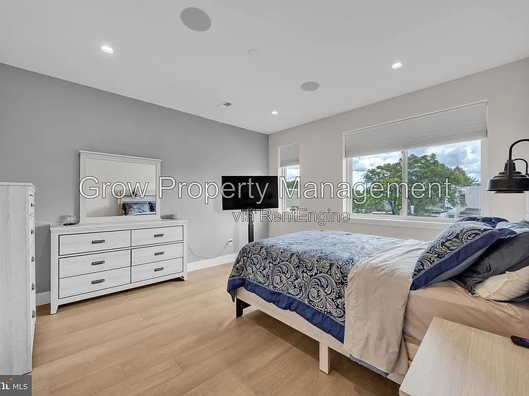 1752 N Bailey St — Photo 19