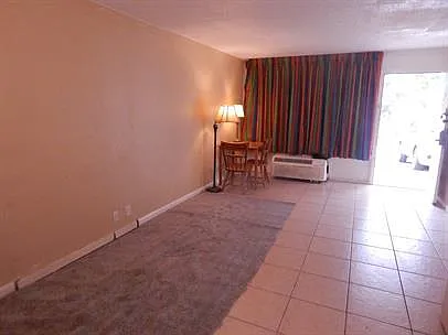 Studio, 1.0 bath, 300 sqft, $950 — Photo 4