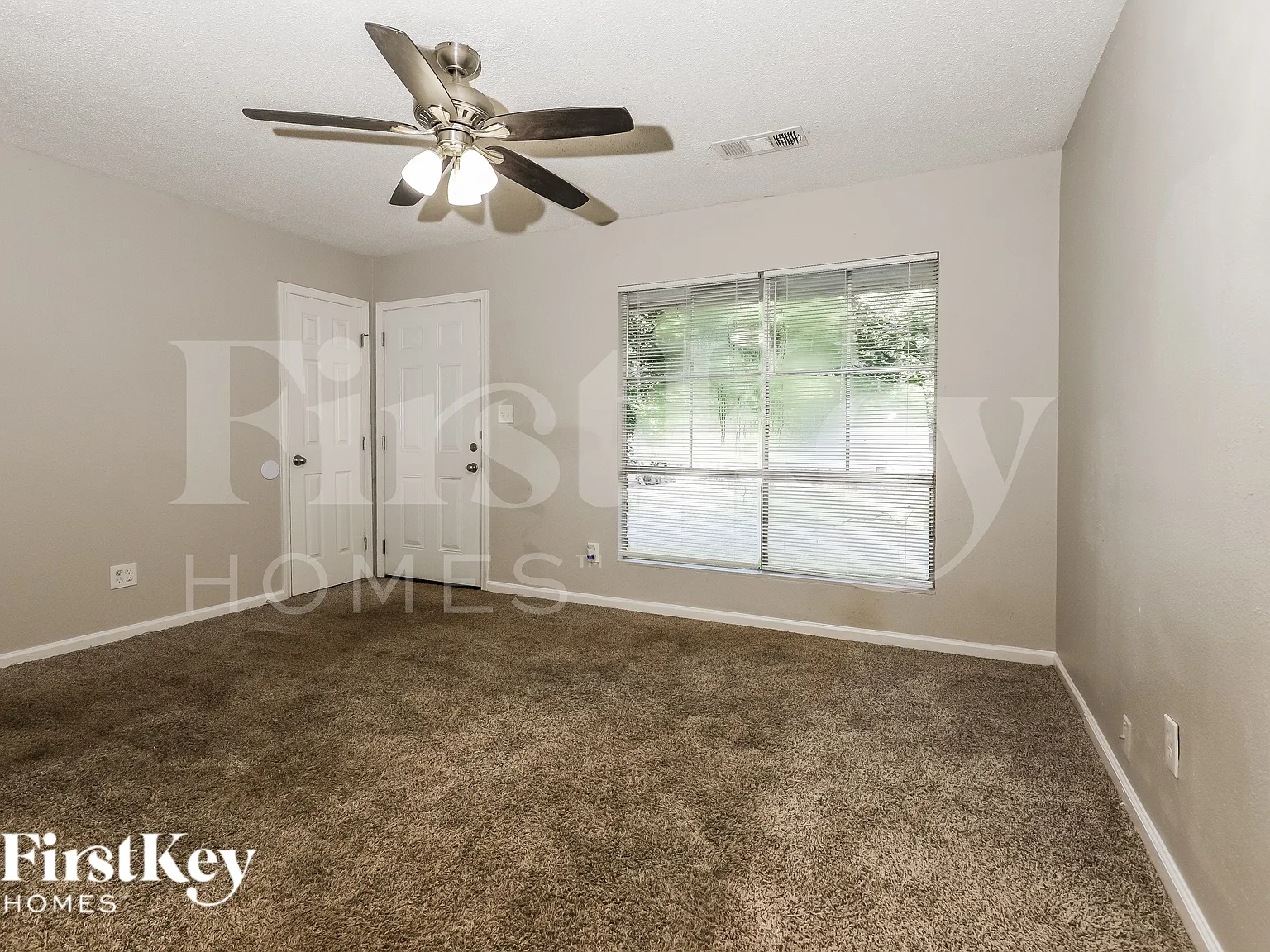 3 bed, 1.0 bath, 1040 sqft, $1,355 — Photo 3