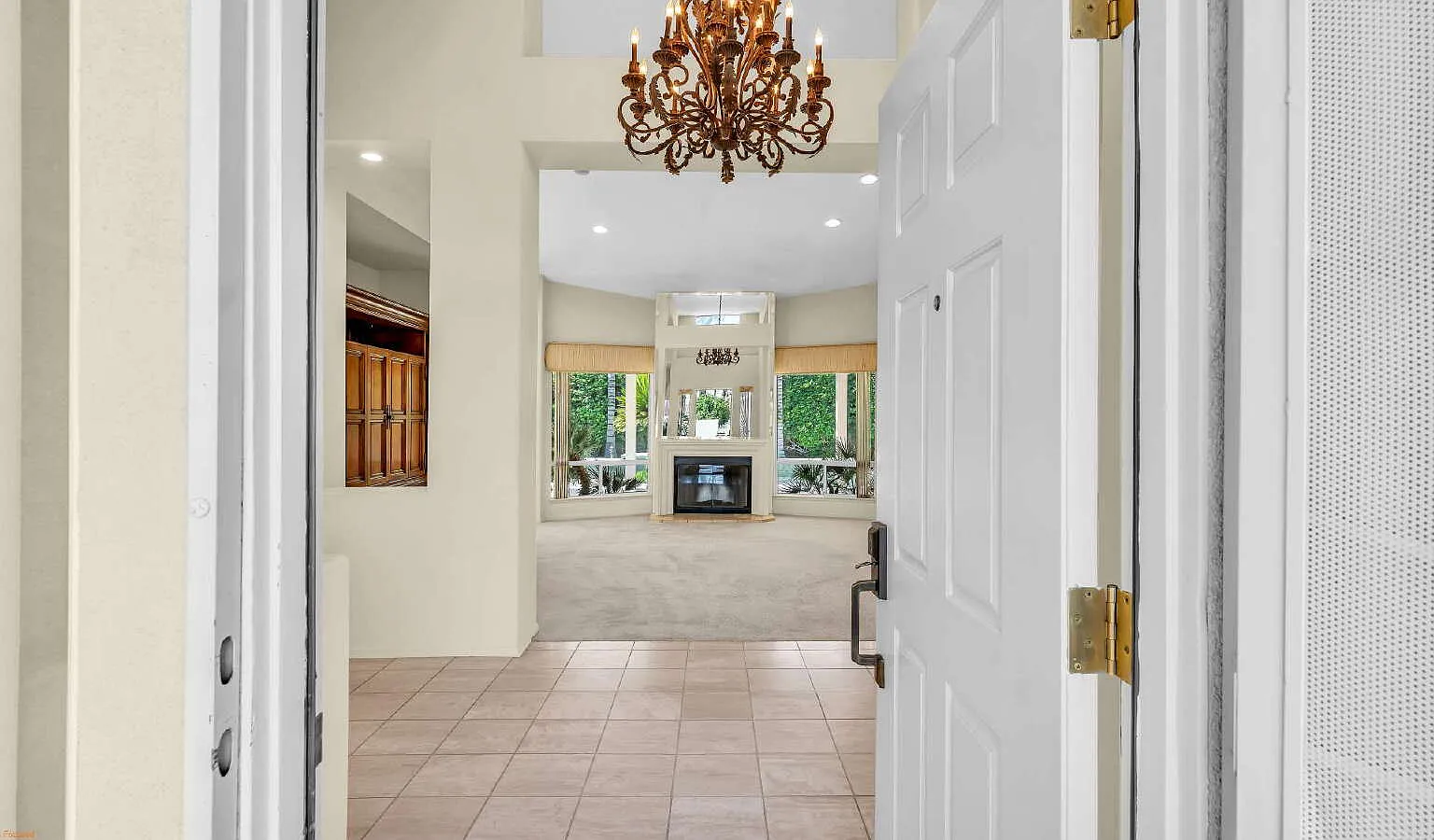 3 bed, 2.5 bath, 1941 sqft, $4,000 — Photo 3
