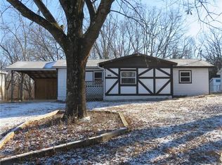 13549 E Sunrise Lake Dr, De Soto, MO 63020