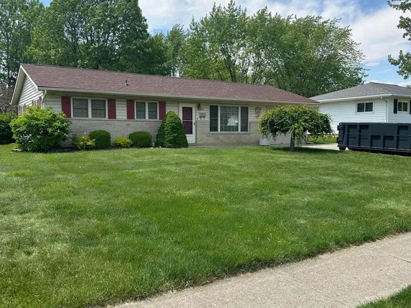 813 N Blackhoof St, Wapakoneta, OH 45895