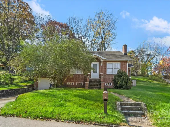 44 Orchard St, Canton, NC 28716