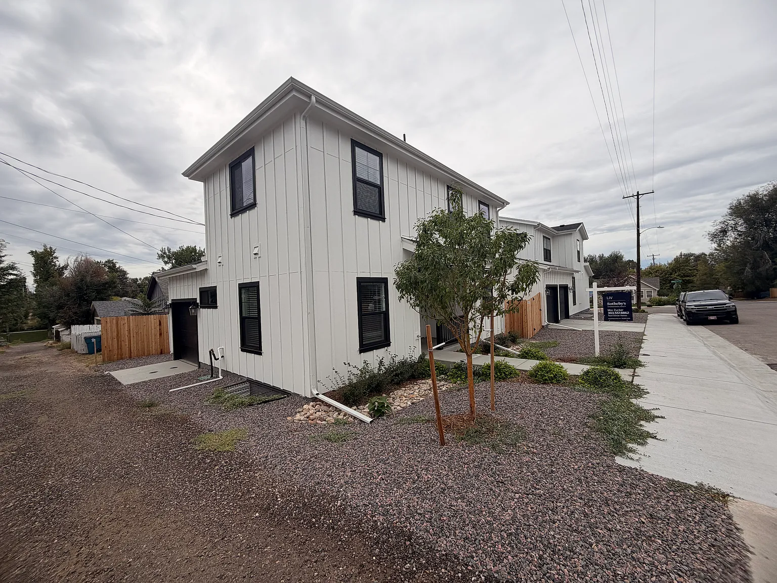 5 bed, 2233 sqft, $3,200 — Photo 2