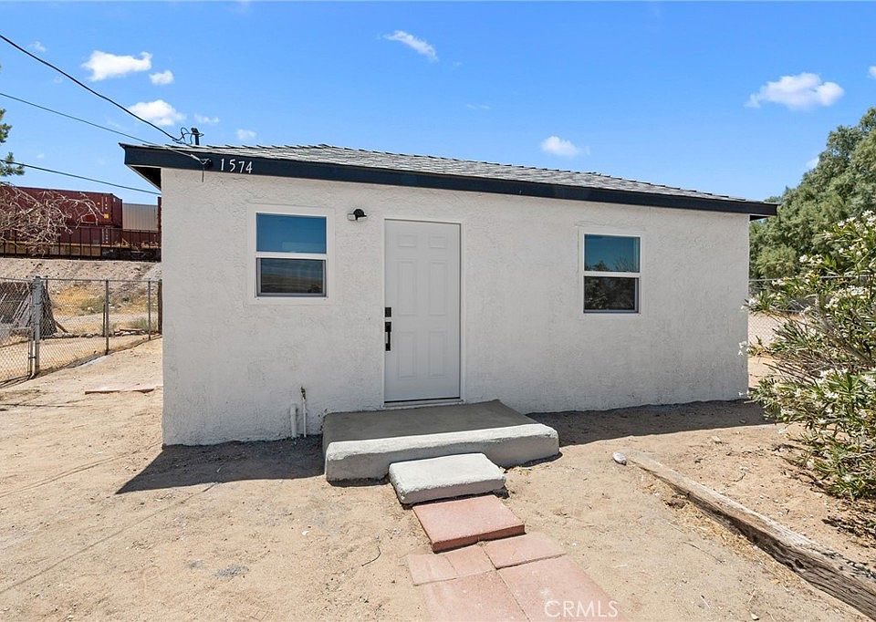 1st image of 1574 Riverside Dr