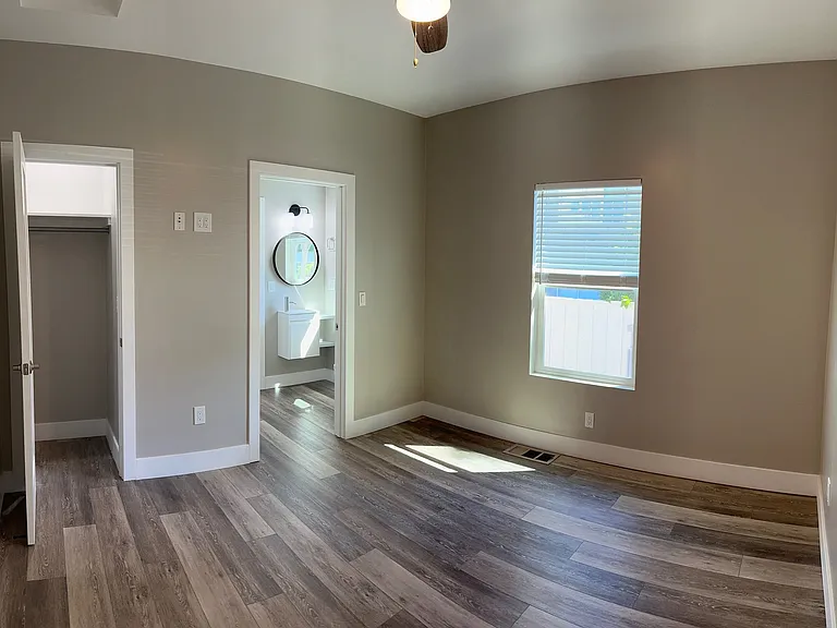 456 Foam St — Photo 17