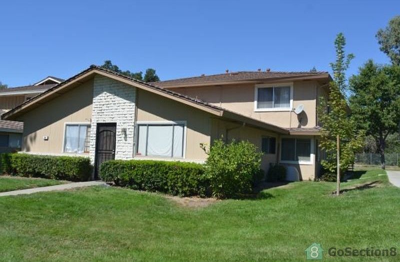 1st image of 989 Gilchrist Dr APT 2