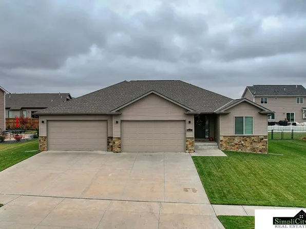 9831 N 152nd St, Waverly, NE 68462