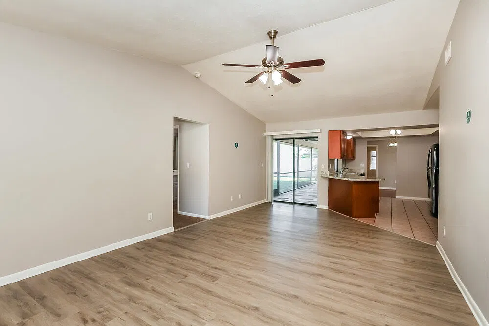 3 bed, 2.0 bath, 1605 sqft, $2,420 — Photo 3