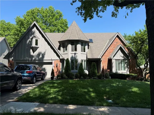 8304 W 99th St, Overland Park, KS 66212