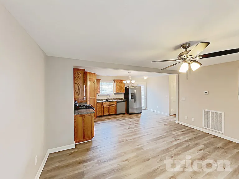 1856 Emily Ln — Photo 5
