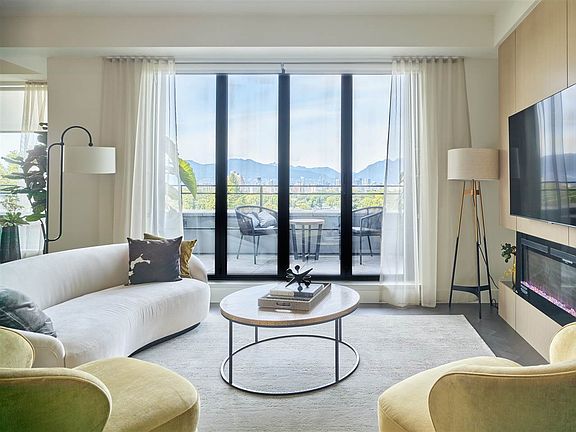 5th image of 633 King Edward Ave W #404