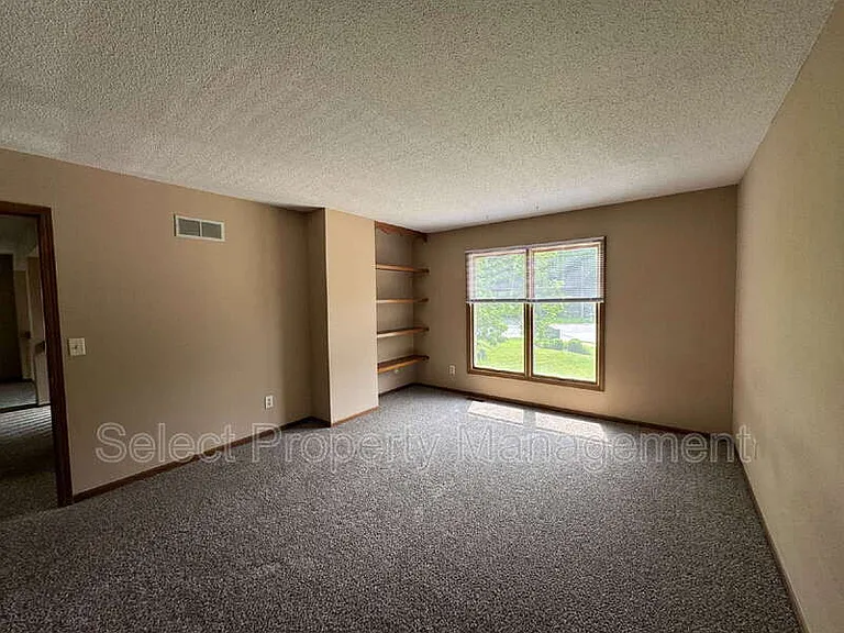 4904 Pinebrook Dr — Photo 11