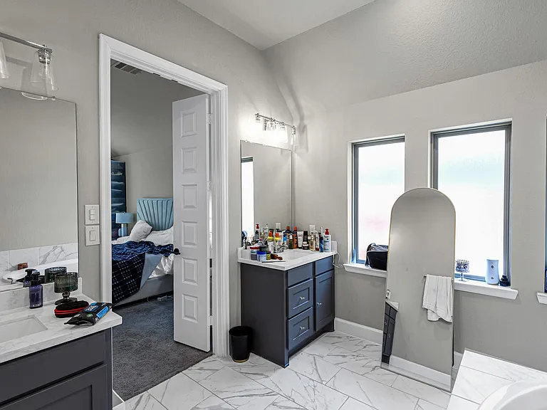 2711 Sylvan Birch Trl — Photo 32