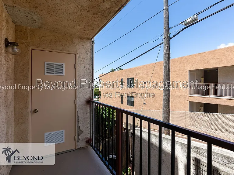4452 Mentone St #206 — Photo 16