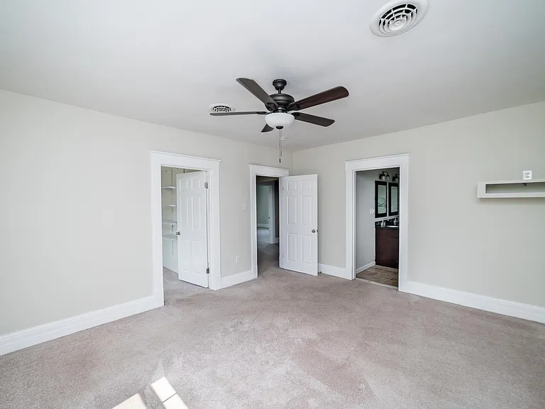 310 Sussex St — Photo 32