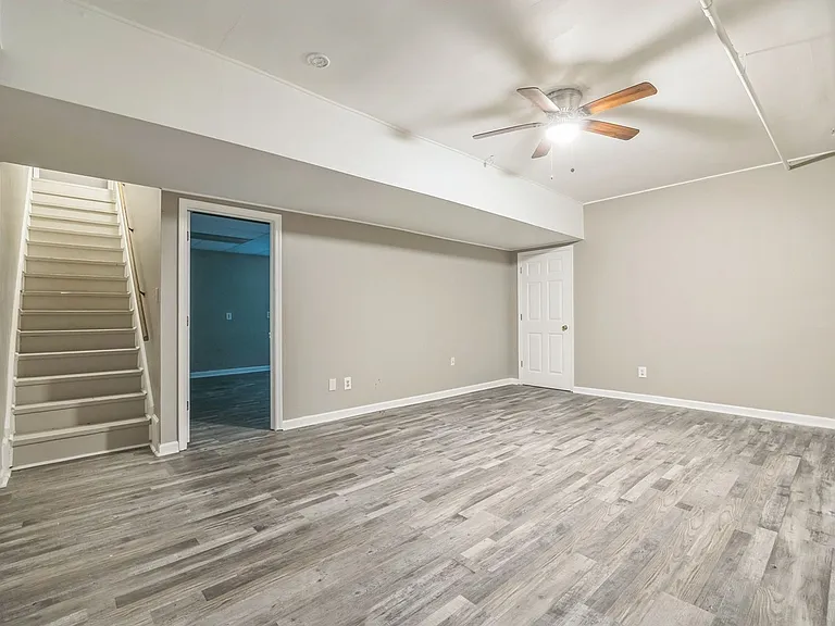 240 Brandenburgh Cir — Photo 26