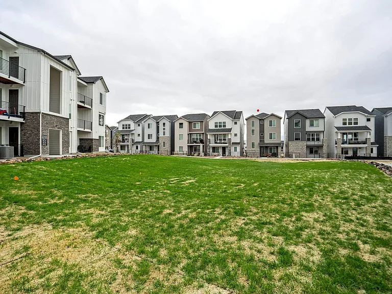 2232 Arikaree Hts #307 — Photo 3