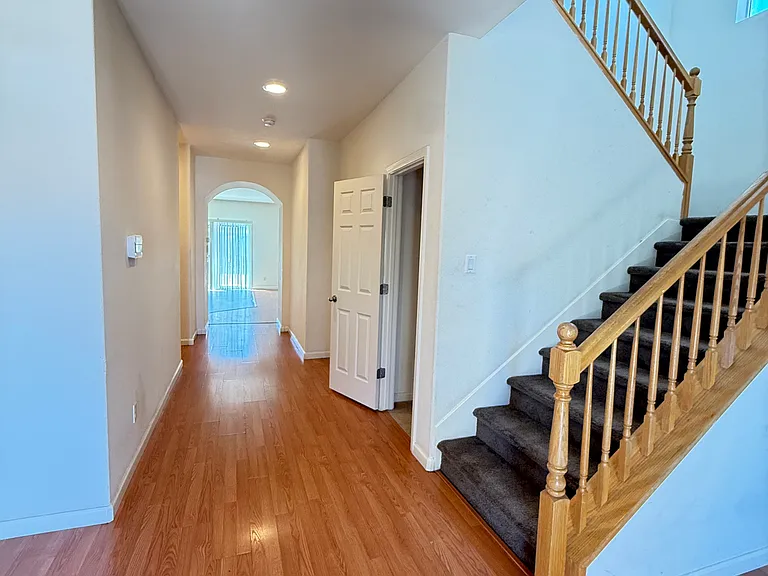 1372 Derby Ct — Photo 2