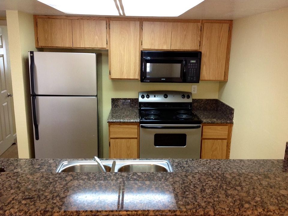 Granite Counters/Stainless Steel Appliances