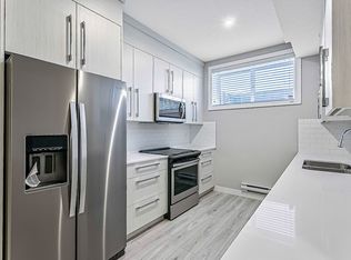 92 Red Embers Mnr NE #B, Calgary, AB T3N 1K7