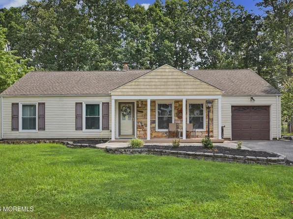 35 Buckingham Drive, Jackson, NJ 08527