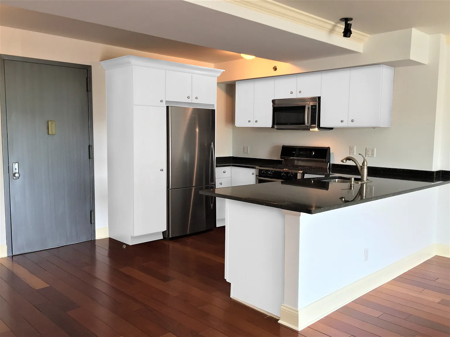 1 bed, 850 sqft, $3,700 — Photo 4