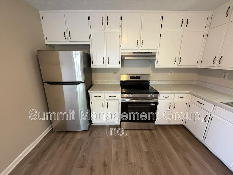 1035 Eastview Rd NE #A — Photo 7