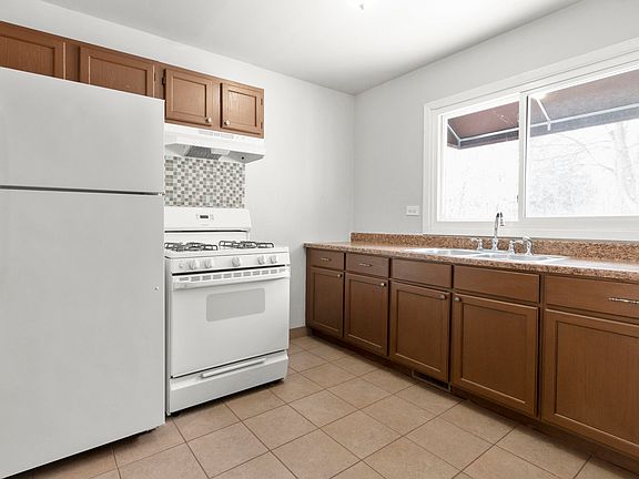 5th image of 251 Elmwood Ave APT 3
