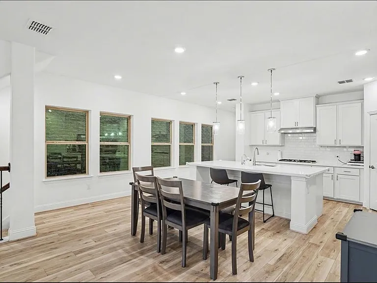 213 Settlers Way — Photo 9