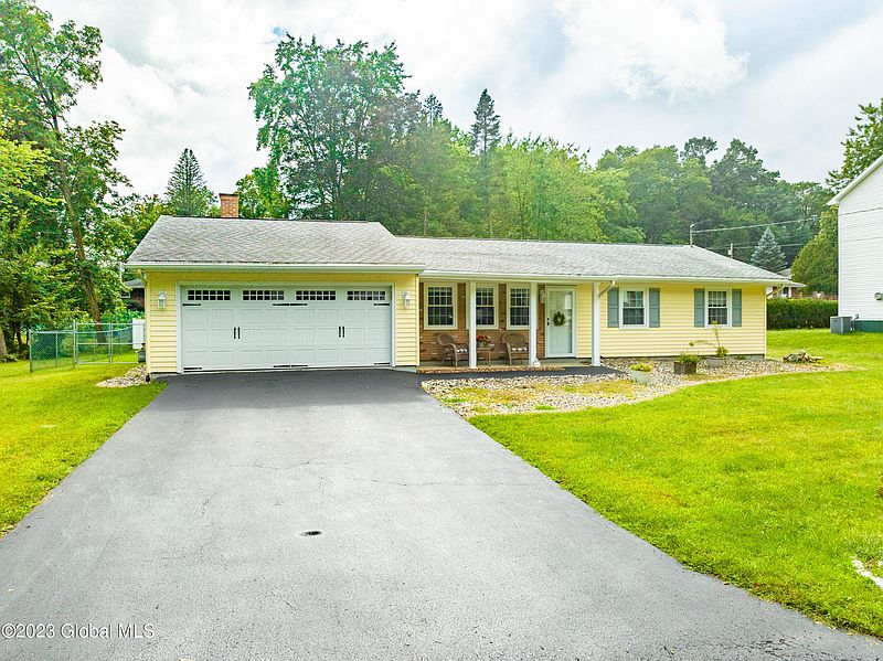2nd image of 115 Greenleaf Drive