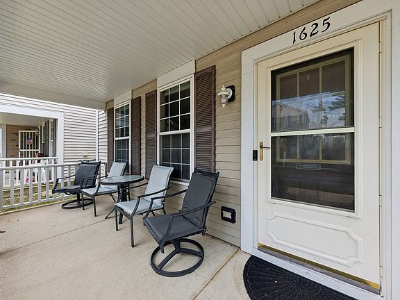 3rd image of 1625 Linden Park Ln