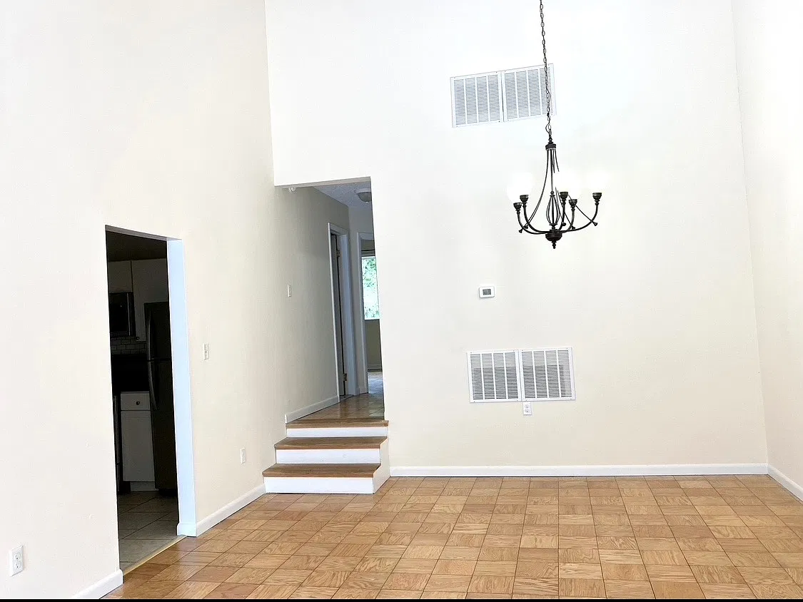 3 bed, 1152 sqft, $1,950 — Photo 4