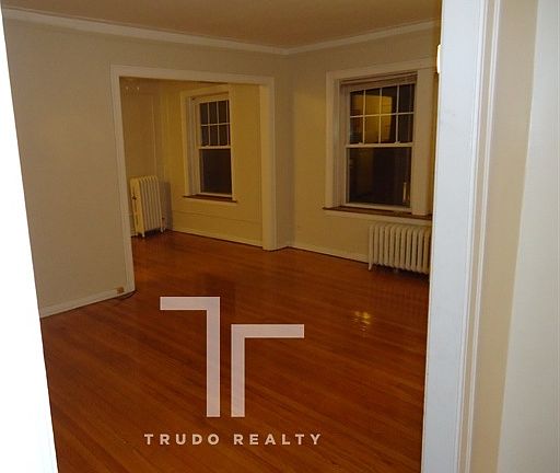 2nd image of 1050 W Thorndale Ave #Gdn