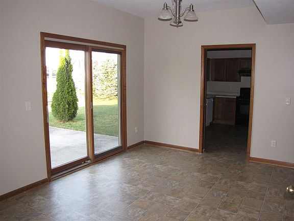 5th image of 2008 Jonathan St