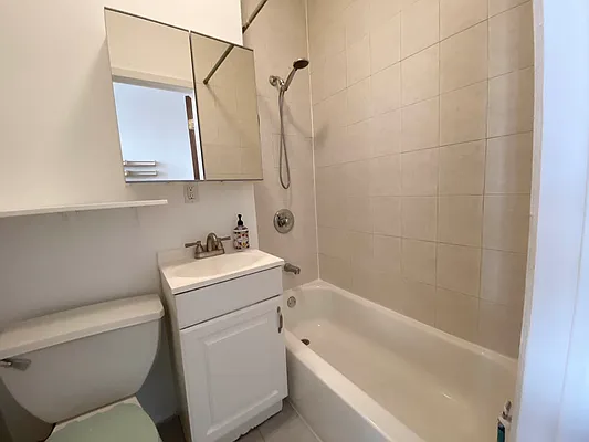 Rented by Parlor Real Estate Corp | media 17