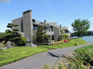 5826 SW Riverpoint Ln, Portland, OR 97239