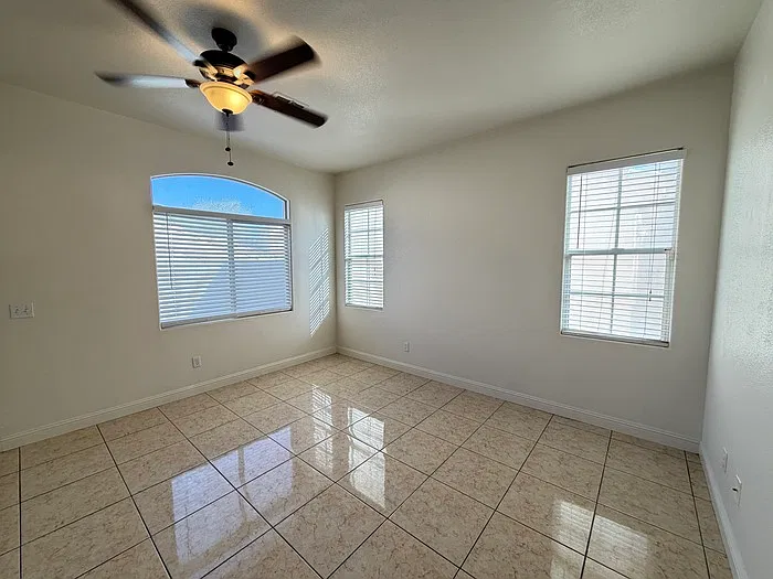 2 bed, 2.0 bath, 1074 sqft, $1,685 — Photo 3
