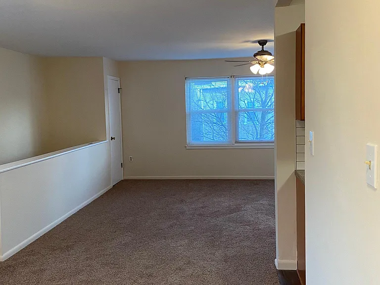 526 Green Ln — Photo 6