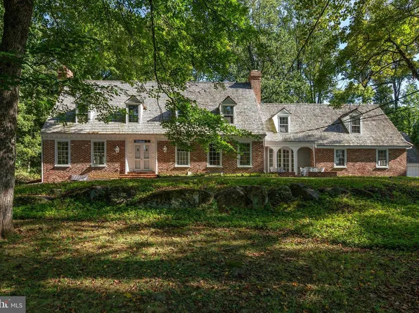 8 Fox Chase Rd, Malvern, PA 19355