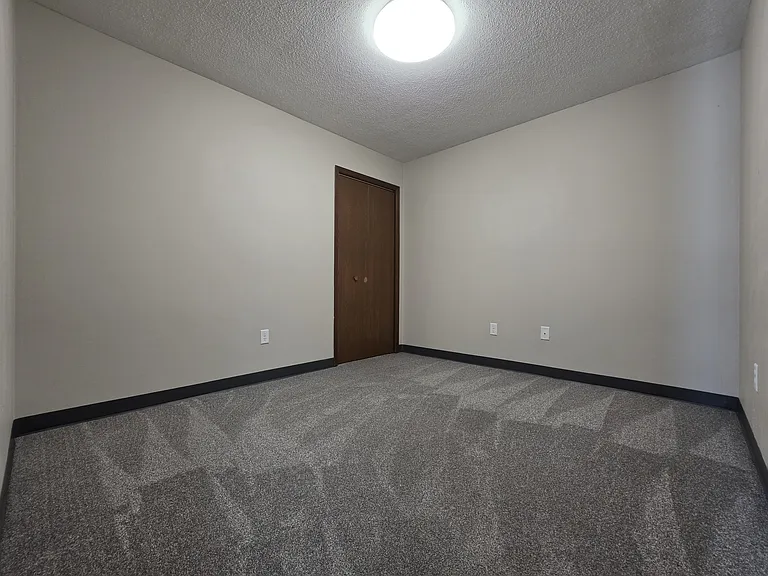 400 3rd Ave SW #4 — Photo 9