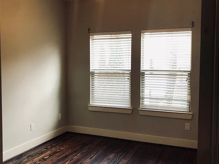 5514 Larkin St — Photo 13