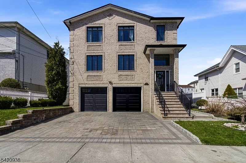 431 Forest St photo 1